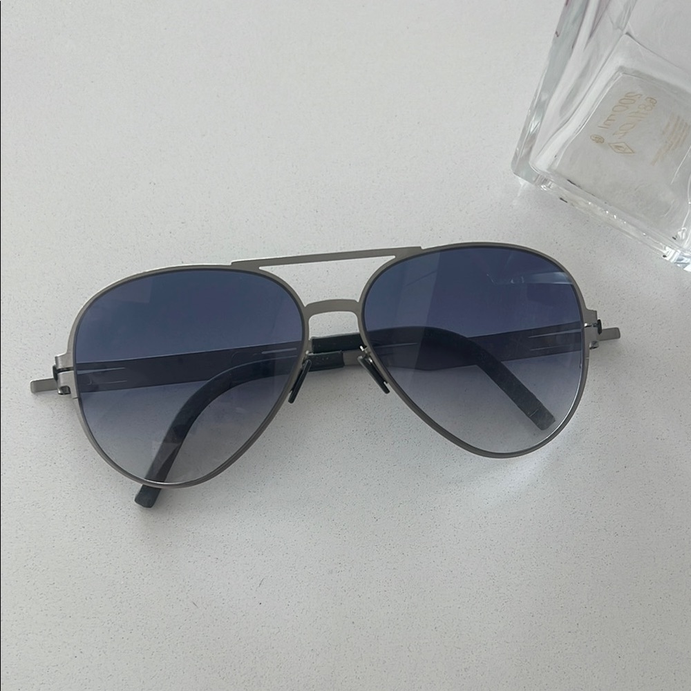 Stylish Black Aviator Sunglasses